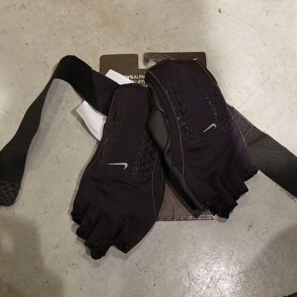 Nike Accessories - Nike lifting gloves